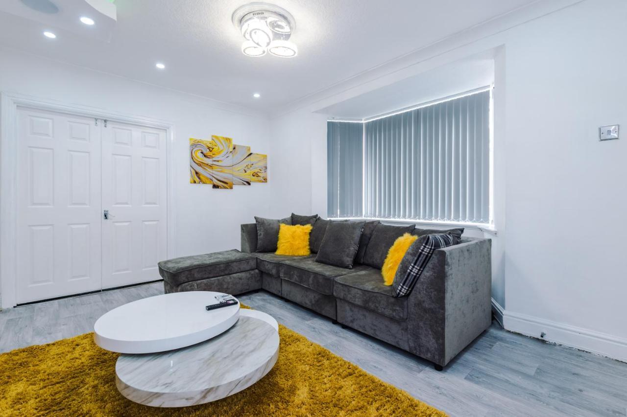 Nice Three Bedroom House In Manchester Extérieur photo