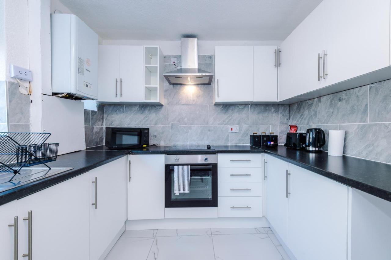 Nice Three Bedroom House In Manchester Extérieur photo