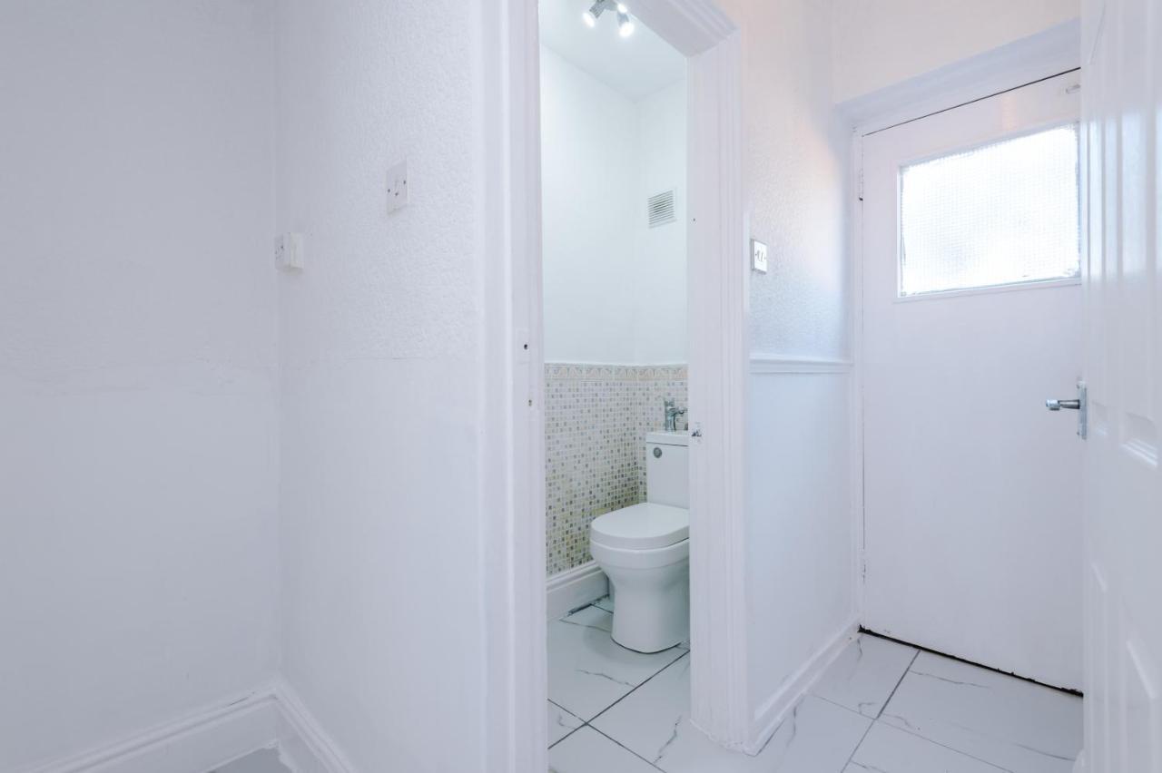 Nice Three Bedroom House In Manchester Extérieur photo