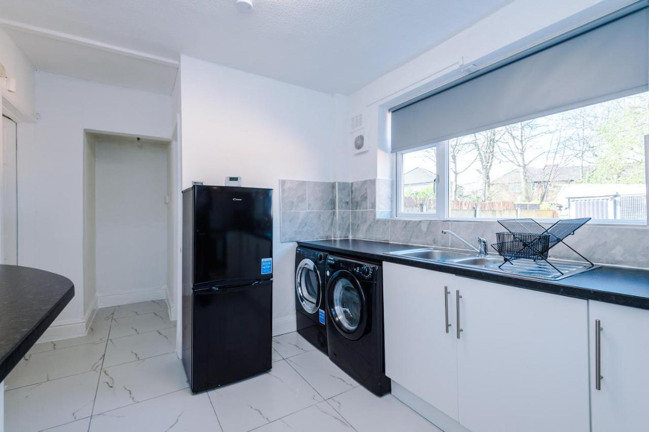 Nice Three Bedroom House In Manchester Extérieur photo