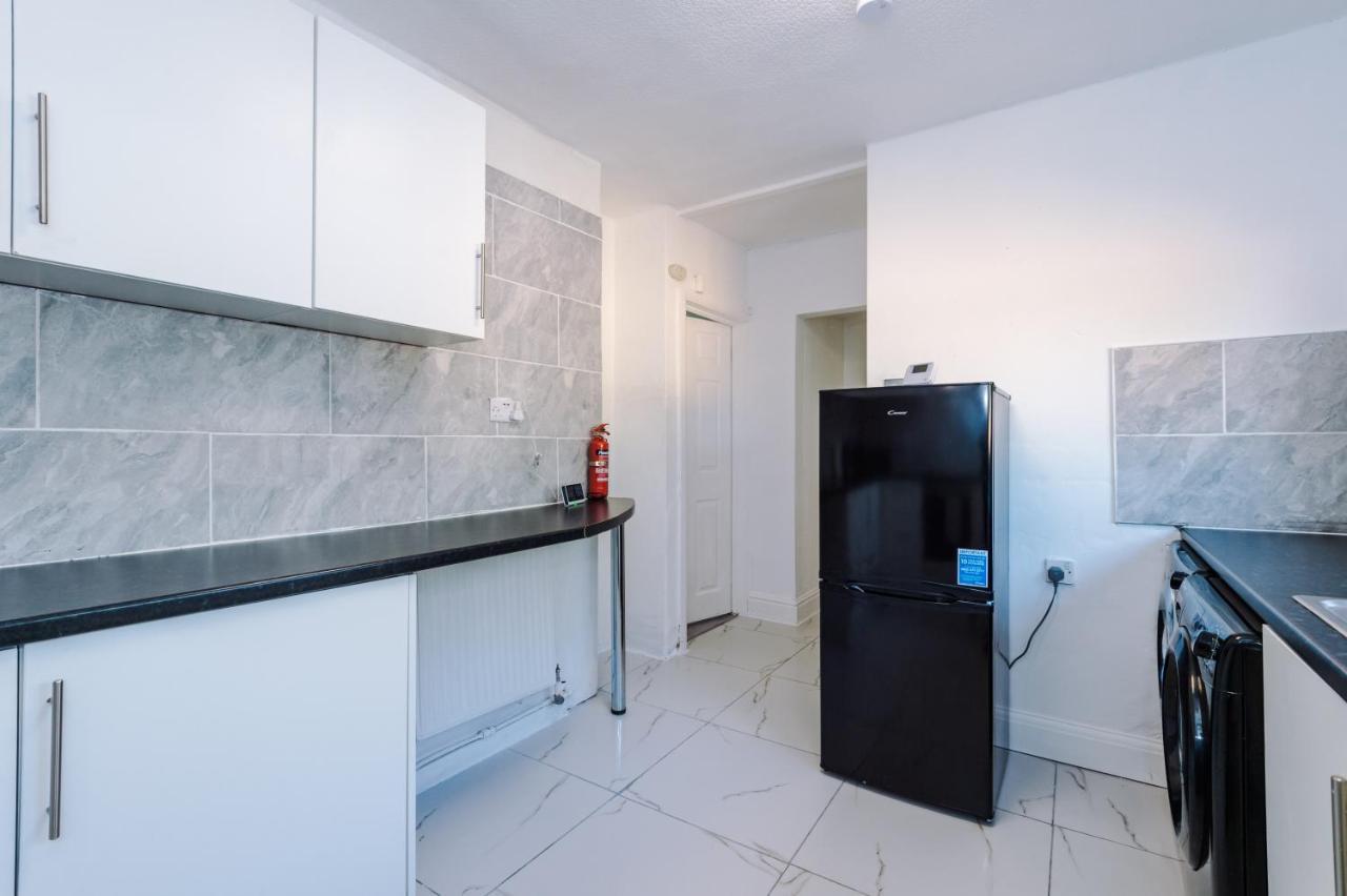 Nice Three Bedroom House In Manchester Extérieur photo