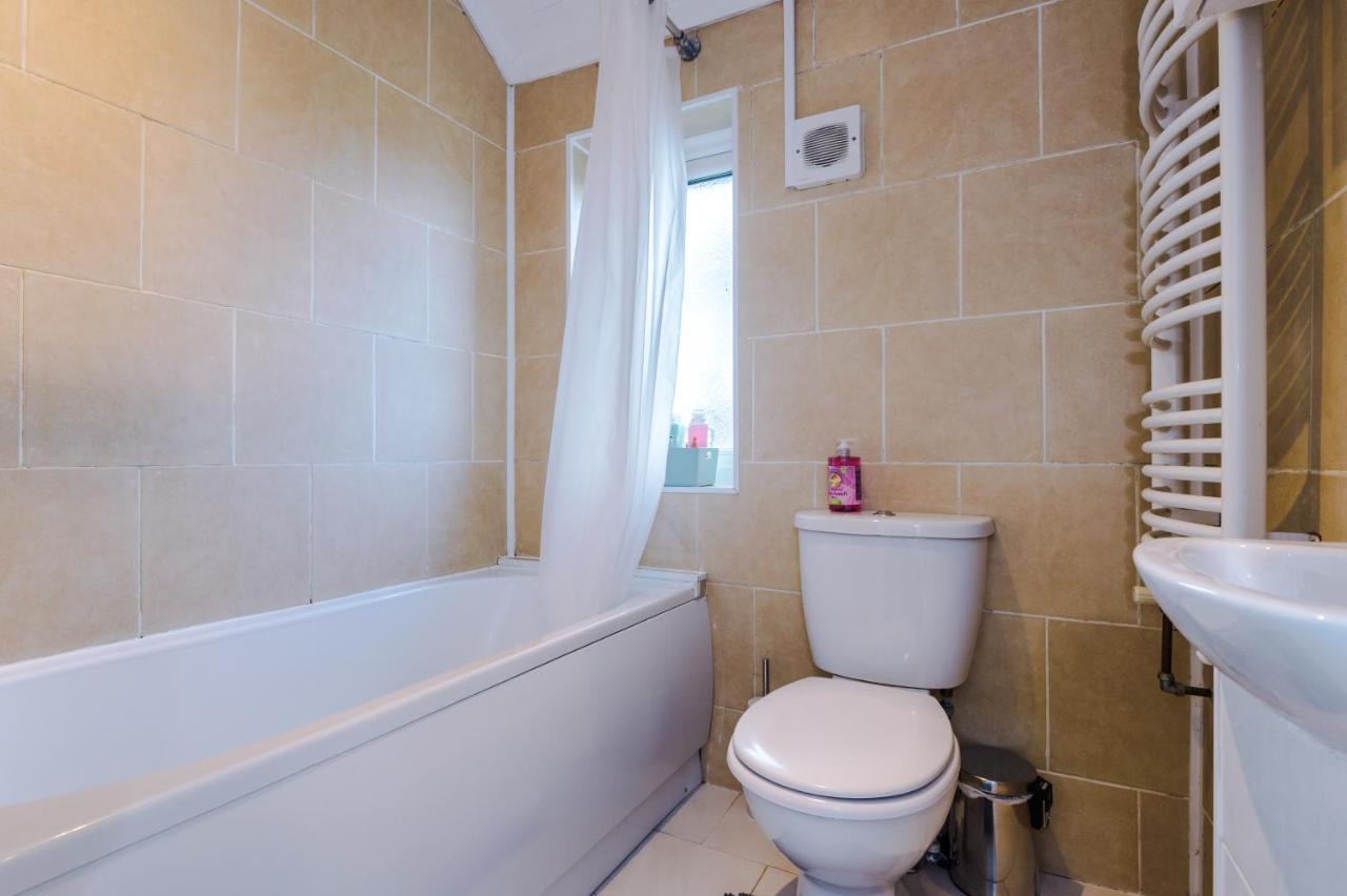 Nice Three Bedroom House In Manchester Extérieur photo